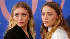 Ashley Olsenová a Mary-Kate Olsenová na CFDA Fashion Awards (New York, 5....