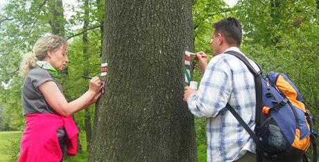 Turistické trasy na Krásnolipsku pomáhá znait i starosta Krásné Lípy Jan Kolá s rodinnými písluníky. 