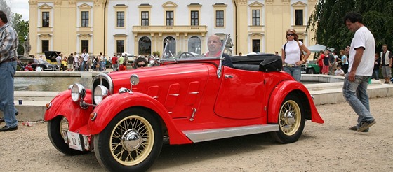 Na festival historických voz Oldtimer se do Slavkova u Brna sjídí stovky...