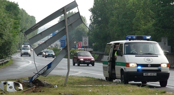 Auto bouralo na Strakonické (16.6.2017).