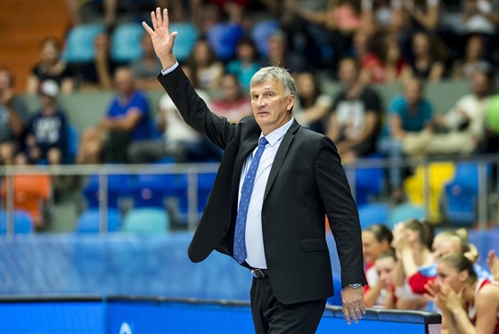 Trenér eských basketbalistek Ivan Bene.