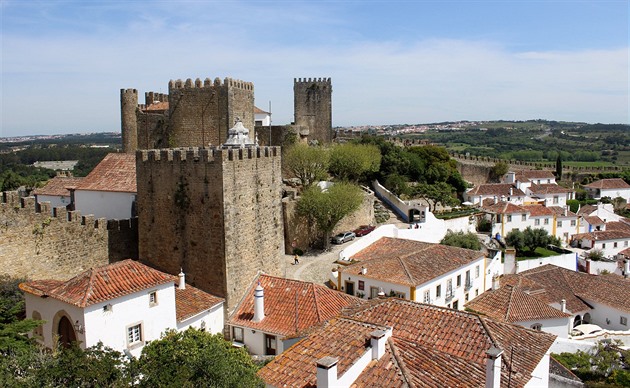 Střed Portugalska plný zázraků. Mezi přírodní divy patří i největší vlny světa
