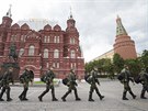 Vojáci procházejí centrem Moskvy (12.6.2017).