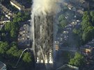 Poár výkové budovy v západním Londýn (14. ervna 2017)
