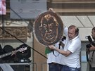 Jeden z astnk festivalu vytvoil karikaturu prezidenta Miloe Zemana...