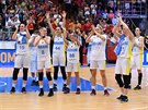 Ukrajinské basketbalistky slaví výhru nad eským týmem.