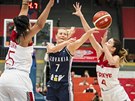 Slovenská basketbalistka Zuzana irková proti tureckému zdvojení