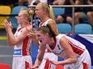 eské basketbalistky Petra Záplatová, Michaela Stejskalová a Ilona Burgrová z...