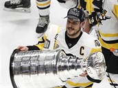 Sidney Crosby z Pittsburghu znovu po roce zved Stanley Cup.