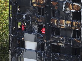 Vový dm Grenfell Tower eká po poáru demolice.