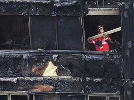 Vový dm Grenfell Tower eká po poáru demolice.