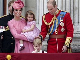 Vévodkyn Kate, princ William, princezna Charlotte a princ George (Londýn, 17....