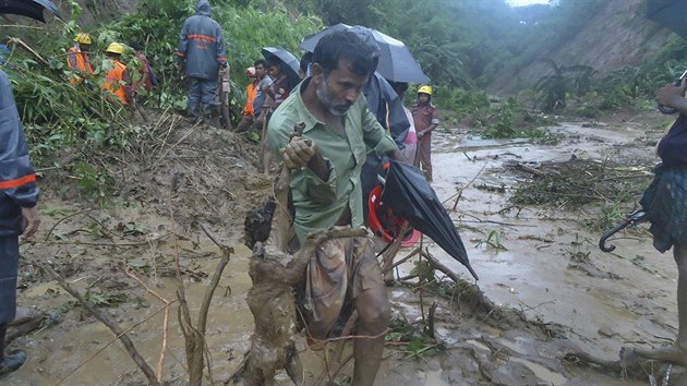 Banglad postihly zplavy a sesuvy pdy. (14. 6. 2017)