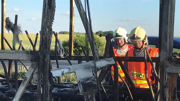 Na D7 na Kladensku shoel autobus. (18. 6. 2017)