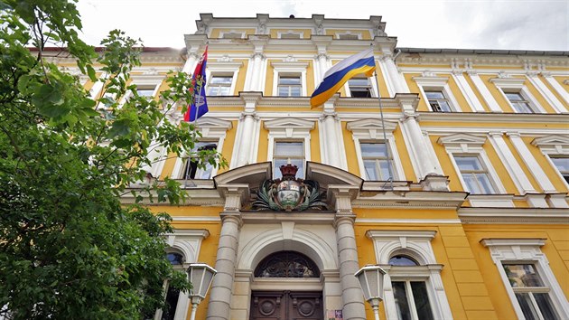 Na radnici v Marinskch Lznch se zaaly bortit stropy.