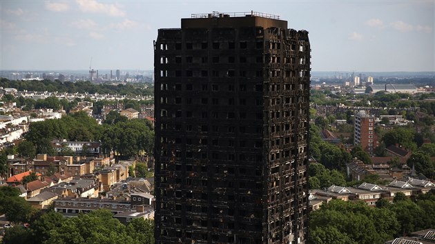 Vov dm Grenfell Tower ek po poru demolice.