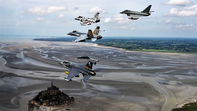Společný let vlajkových letounů tygřích letek z Belgie (F-16), Švýcarska (F/A-18), Francie (Rafale) a Itále (Eurofighter Typhoon)