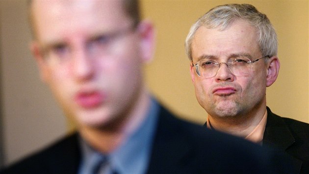 Bohuslava Sobotku (vpředu) si do své vlády vybral premiér Vladimír Špidla. (20.10. 2002)