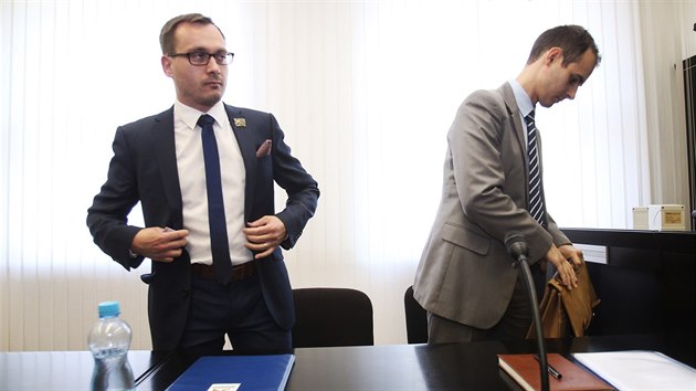 Adam Barto� a jeho N�rodn� demokracie se soud� se st�tem kv�li zpr�v�m o extremismu (15. �ervna 2017).