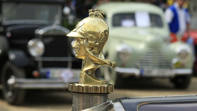 Na festival historickch voz Oldtimer se do Slavkova u Brna sjd stovky vetern a tisce nvtvnk.