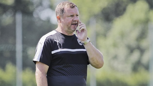 Kou Pavel Vrba pozoruje prvn trnink plzeskch fotbalist po svm nvratu do klubu po tech a pl letech.