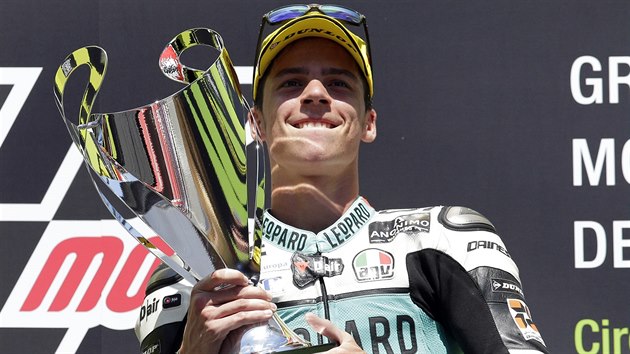 tvrtou vhru ve td Moto3 v sezon oslavil ped domcmi fanouky v Barcelon suvernn ldr serilu Joan Mir.