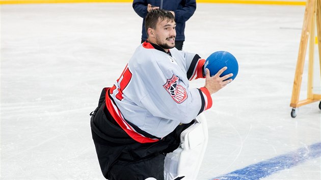 Jakub Kov na soustedn v hokejov hale v Psku