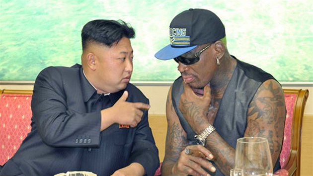 Dennis Rodman se v Severní Koreji setkává s tamním tyranem Kim Čong-unem.