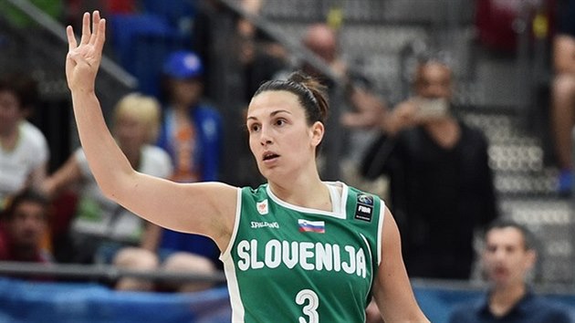 Teja Oblakov d hru slovinskch basketbalistek.