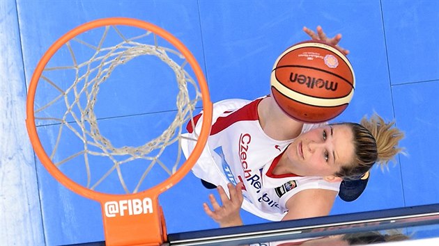 esk basketbalistka Alena Hanuov zakonuje na panlsk ko.