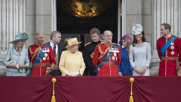 Krlovna Albta II. slav narozeniny bhem oslav Trooping the Colour (Londn, 16. ervna 2012).