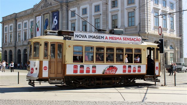 Jedna z historickch tramvaj, kter potkte v Portu. 