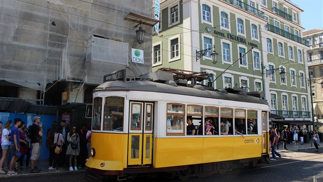Pro Portugalsko o mnoho typitj tramvaj - tato je z Lisabonu. 