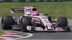 RŮŽOVÁ VPŘED. Esteban Ocon s vozem Force India při Velké ceně Kanady F1.