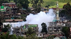 Filipínská armáda postupně dobývá Marawi zpět (17. červen 2017).