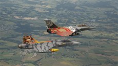 Gripen elitní 211. tygří letky z Čáslavi a stroj Rafale francouzské Escadron de...