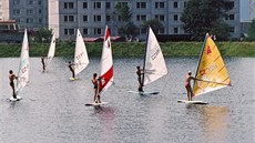 Windsurfai na jablonecké pehrad.