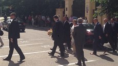 Prezidentská kolona přijela před krajský úřad v Českých Budějovicích.