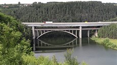 Most, který je jedním z tuzemských technických unikát, se nachází asi 15...