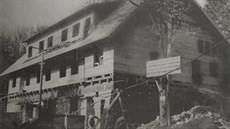Stavba hotelu na Kemeníku. Snímek je z roku 1940.