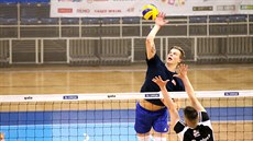 Sme�a� �eské juniorské reprezentace Donovan D�avoronok úto�í v tréninkovém...