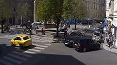 Řidič BMW vjel v Praze do protisměru a pak zmlátil muže