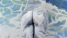 Umlec tvrdí, e dlá krásné krásnjím malováním na nahá tla