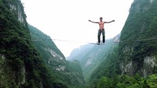 Dechberoucí video vysoko nad hranicí moností