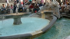 ímská fontána di Trevi je stále v obleení turist. Nekoupat se!, vzkazuje ímská radnice.
