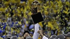 Basketbalisté Golden State slaví triumf v NBA.