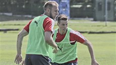 Daniel Kolá� (vlevo) a Diego �ivuli� na tréninku fotbalové Plzn�