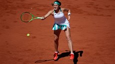 Jelena Ostapenková returnuje ve finále Roland Garros.