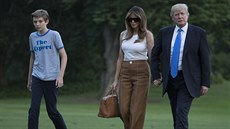 Donald Trump, jeho manelka Melania a syn Barron (Washington, 11. ervence 2017)