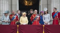 Královna Alžběta II. slaví narozeniny během oslav Trooping the Colour (Londýn,...